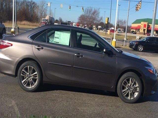 2017 Toyota Camry SE 4dr Sedan